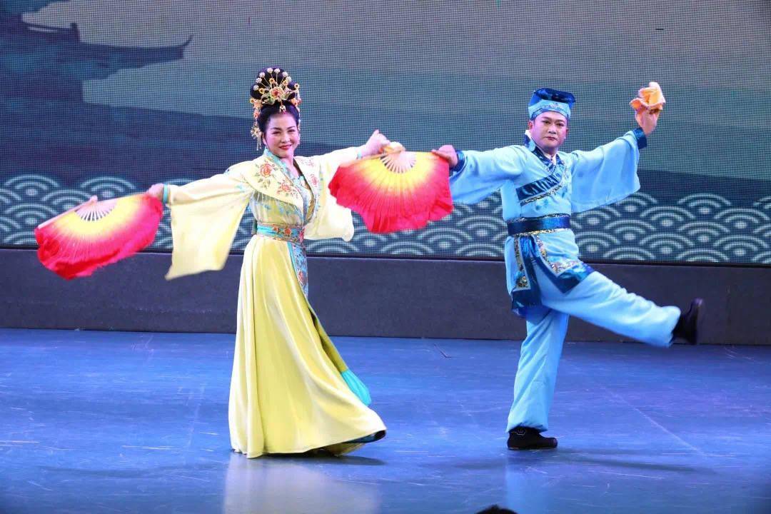 Er Ren Zhuan Folk Performance